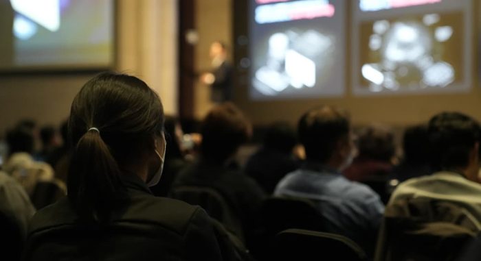 베스핀글로벌 AI 파트너스데이 컨퍼런스 현장 사진으로, 기업 AI 보안 솔루션을 주제로 발표를 진행한다.